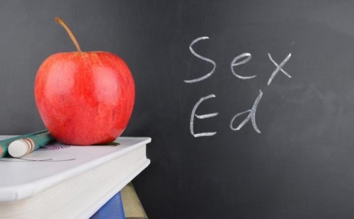 Escuela secundaria de Ohio fomenta el bondage y el flogging en clase de educación sexual